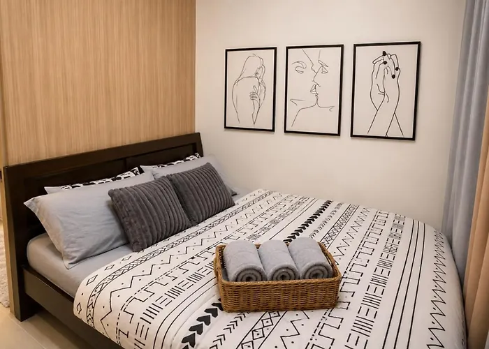 Apartment Grey & Wood 1br With Pool View Shore 2 Near Moa