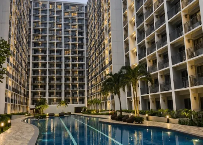 Grey & Wood 1br With Pool View Shore 2 Near Moa Manila
