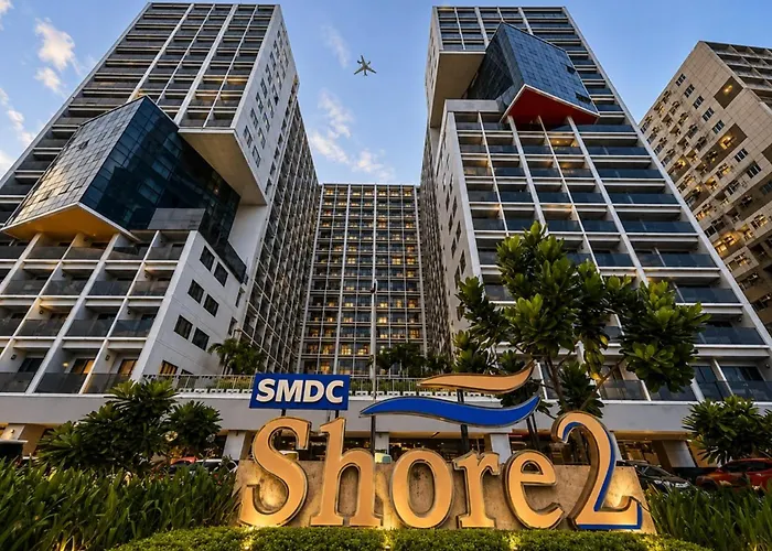 Grey & Wood 1br With Pool View Shore 2 Near Moa Manila