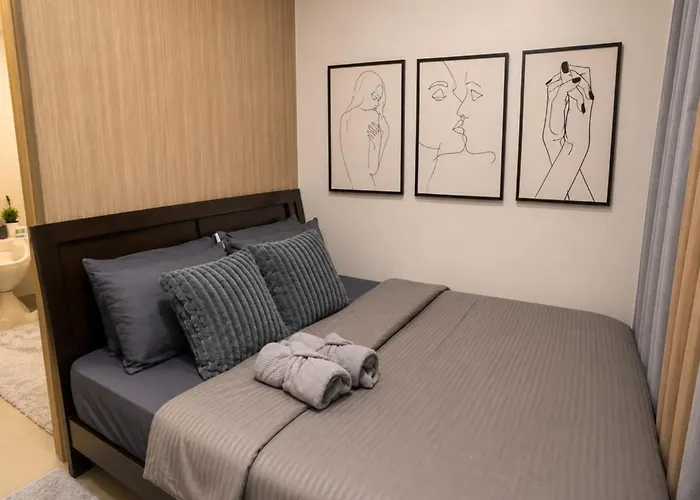 Grey & Wood 1br With Pool View Shore 2 Near Moa Apartment