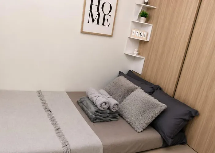 Grey & Wood 1br With Pool View Shore 2 Near Moa Apartment