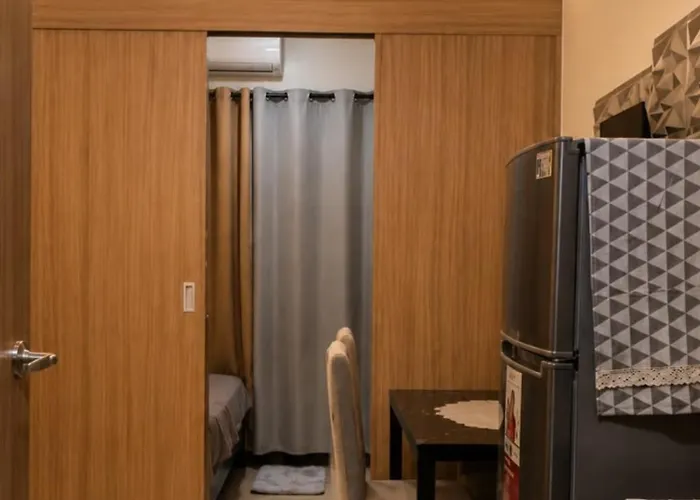 Apartment Grey & Wood 1br With Pool View Shore 2 Near Moa Manila