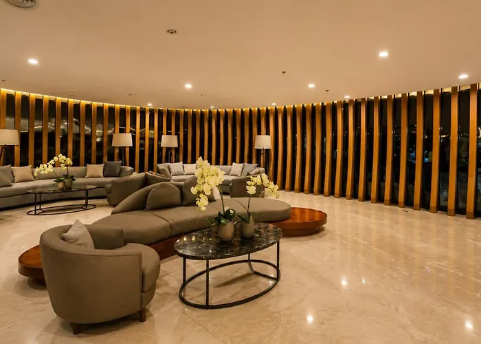 Grey & Wood 1br With Pool View Shore 2 Near Moa *