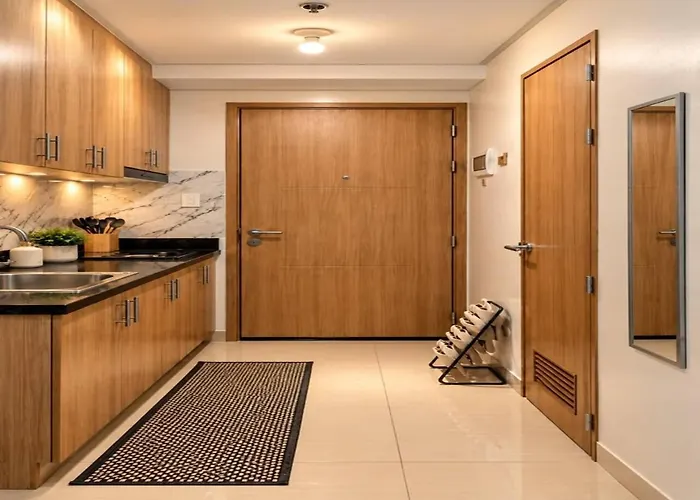 Cozy 1br Pool View Near Moa With Karaoke & Games