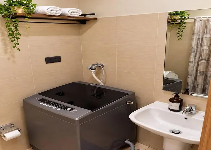 Cozy 1br Pool View Near Moa With Karaoke & Games Manila